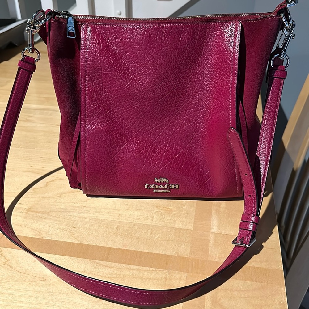 Magenta Coach purse with matching wallet/wristlet. So cute! Love the color!